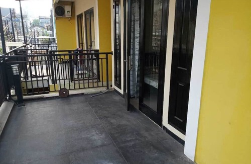 Tanjung Duren Utara House | Guest House 647 Tanjung Duren Utara