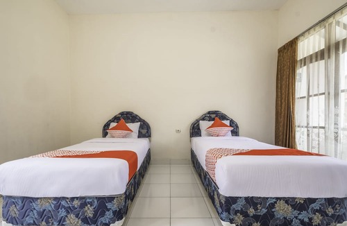 Tasikmalaya Hotel | Super OYO 2346 Hotel Padjadjaran 1