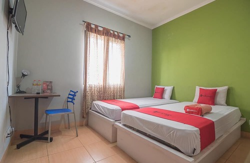 Cibiru House | RedDoorz Syariah near Krida Nusantara