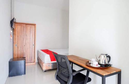 Tegal House | RedDoorz Plus Syariah near Stasiun Tegal 2