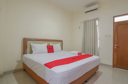 Cileunyi House | RedDoorz near IPDN 2