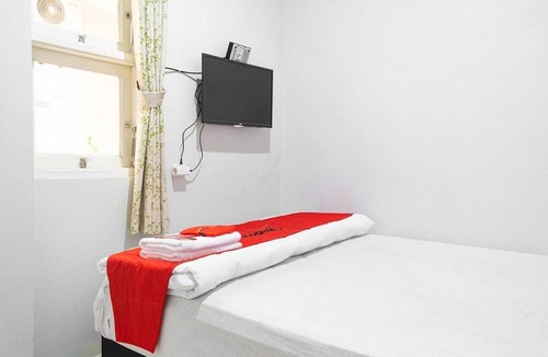 Kalimalang House | RedDoorz Syariah near Grand Kota Bintang