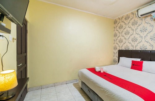 Kemanggisan House | RedDoorz near Tomang 2