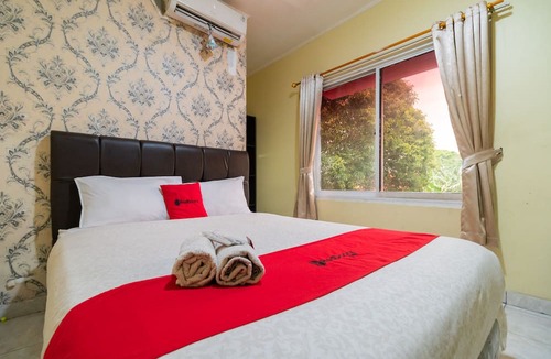 Kemanggisan House | RedDoorz near Tomang 2