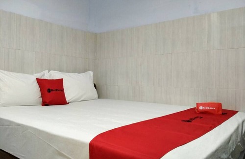 Sumenep House | RedDoorz @ Hotel Surabaya Sumenep