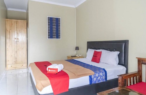 South Tambun Hotel | RedDoorz Plus near Tambun Station