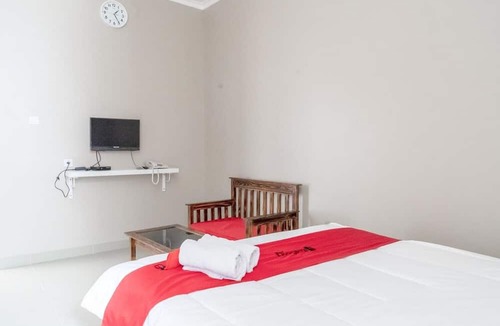 South Tambun Hotel | RedDoorz Plus near Tambun Station