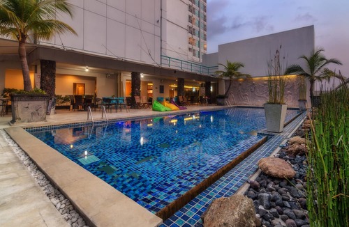 Siwalankerto Hotel | The Square