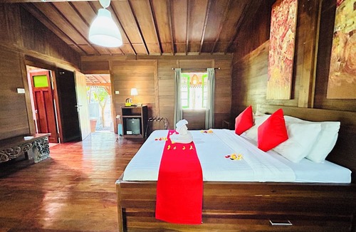 Labuhan Hotel | Avery Coconut Island Waterpark Resort