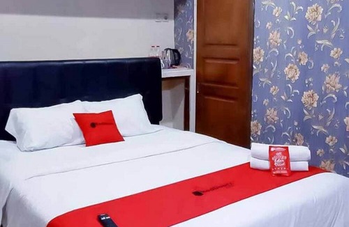 Bekasi Hotel | RedDoorz Plus near Trans Studio Cibubur 2