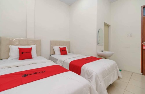 Hutagodang Hotel | RedDoorz @ Haraito Tarutung