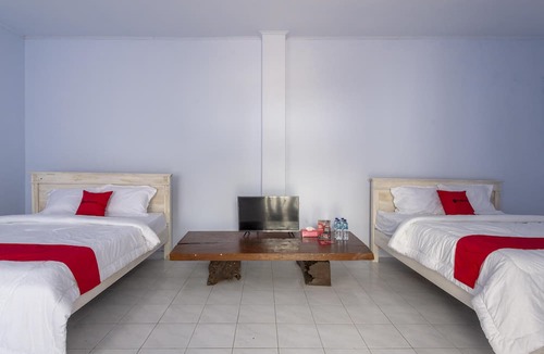 Bondowoso Hotel | RedDoorz Syariah @ Bondowoso City Center