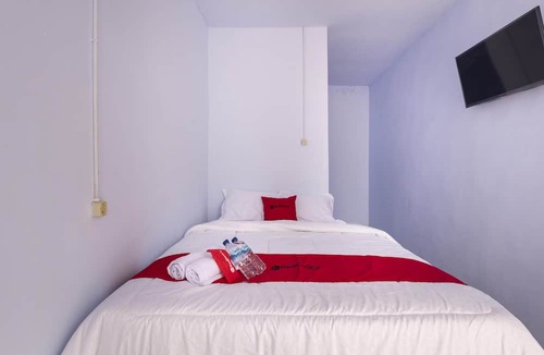 Bondowoso Hotel | RedDoorz Syariah @ Bondowoso City Center