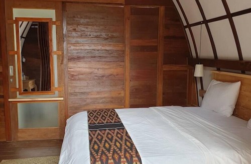 Tambolaka Bed & Breakfast | Mario Hotel and Cafe