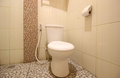 Sinduharjo Hotel | RedDoorz Plus @ Jalan Damai 2