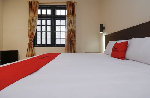 Cawang House | RedDoorz Plus near Halim Perdanakusuma 2
