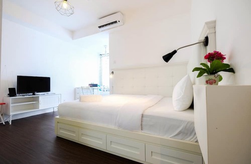 Jatinegara Apartment | Minimalist Studio at Bassura City Apartment By Travelio