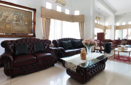 East Jakarta House | Villa Sri Manganti