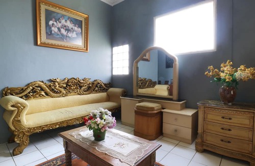 East Jakarta House | Villa Sri Manganti