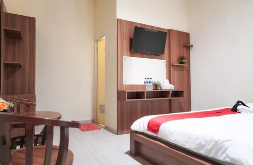 Asrikaton Hotel | RedDoorz Syariah near Exit Tol Madyopuro