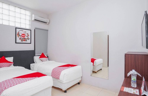 Gubeng Hotel | Capital O 1086 2oscar