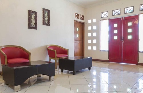 Garut Hotel | RedDoorz Plus @ Otista Garut