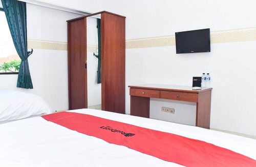 Suko Manunggal Hotel | RedDoorz near Lenmarc Mall Surabaya