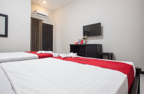 Rogojampi Hotel | RedDoorz Plus near Banyuwangi Airport