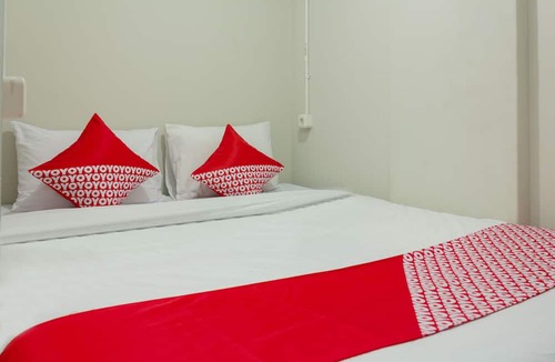 Tangerang House | OYO 737 Kamar Keluarga Mahkota 8