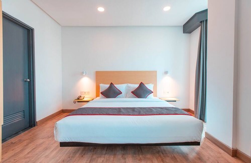 Menteng Hotel | Super OYO Townhouse 1 Hotel Salemba