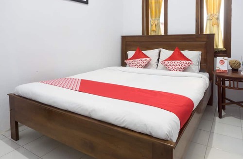 Pacitan Hotel | OYO 801 Hansa Homestay