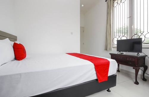Binong Hotel | RedDoorz @ Permata Sari Karawaci