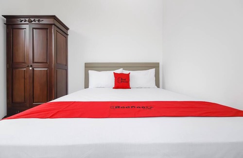 Binong Hotel | RedDoorz @ Permata Sari Karawaci