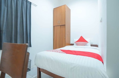 Kebon Kacang Hotel | OYO 150 Harmoni Residence