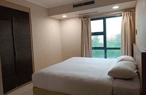 Tanjung Duren Utara Hotel | Grand Tropic Suites Hotel