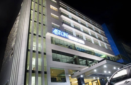 Cipaganti Hotel | Aston Tropicana