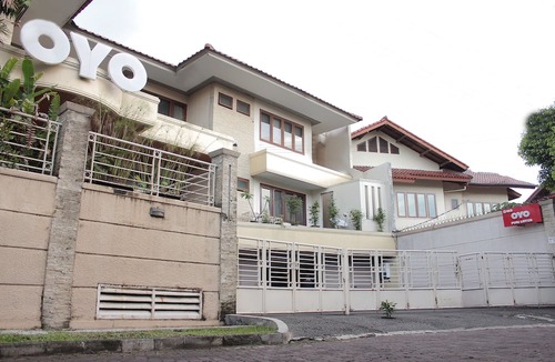 Lebak Bulus Hotel | Hotel O Puri Lotus