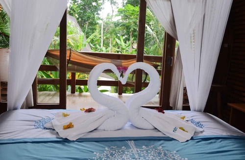 Batu Karas Bed & Breakfast | Lagoona Beach Bungalows