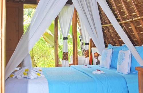 Batu Karas Bed & Breakfast | Lagoona Beach Bungalows