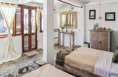 Mondu Bed & Breakfast | Cemara Beachfront Suite