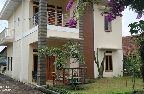 Cipanas Villa | Villa Pribadi Beunying 35 pax