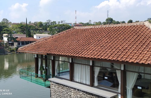Cipanas Villa | Villa Pinggir Danau Puncak for 30 pax