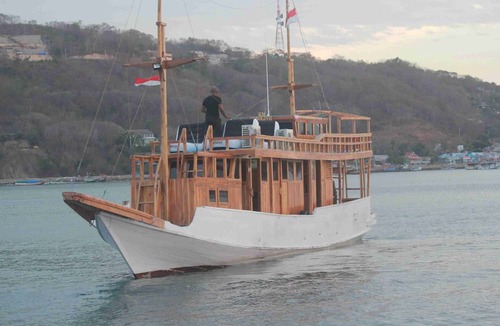 Komodo Boat Rental | Boat Charter KM.Caroline