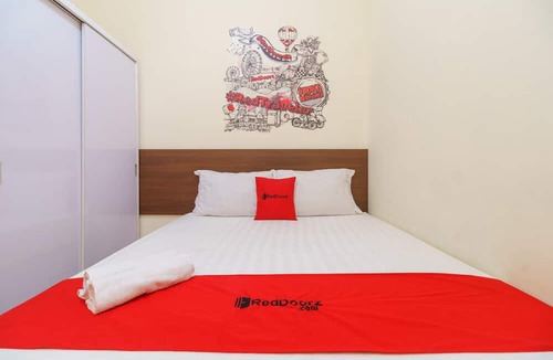 Tanjung Duren Utara Hotel | RedDoorz @ Tanjung Duren