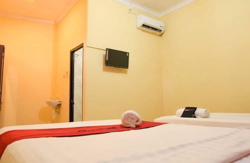 Kalasan Hotel | RedDoorz near Terminal A Adisucipto Airport