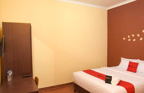 Kalasan Hotel | RedDoorz near Terminal A Adisucipto Airport