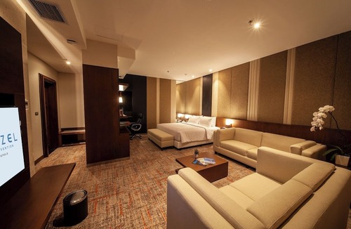 Bekasi Hotel | Avenzel Hotel & Convention Cibubur