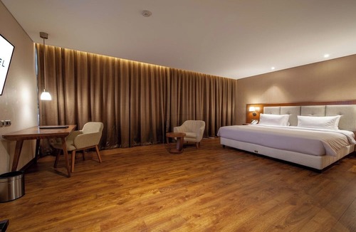 Bekasi Hotel | Avenzel Hotel & Convention Cibubur