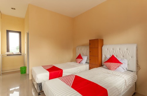 West Cirebon House | OYO 588 Richmond Guest House
