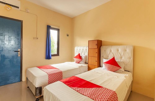 West Cirebon House | OYO 588 Richmond Guest House